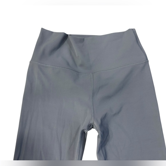 Vuori AllTheFeels Legging- Short in Blue Quartz Size Small - Picture 4 of 6